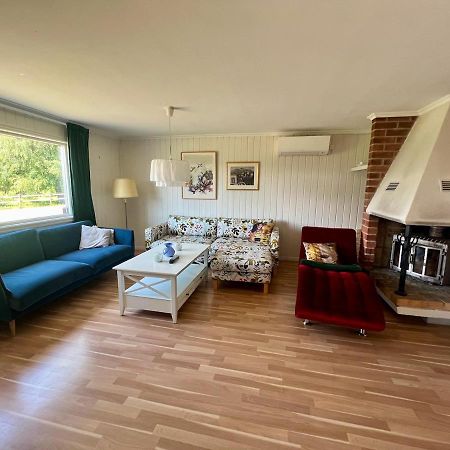 Östhammar Idylliskt Hus Med Sjoeutsikt. 빌라 외부 사진