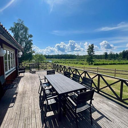 Östhammar Idylliskt Hus Med Sjoeutsikt. 빌라 외부 사진