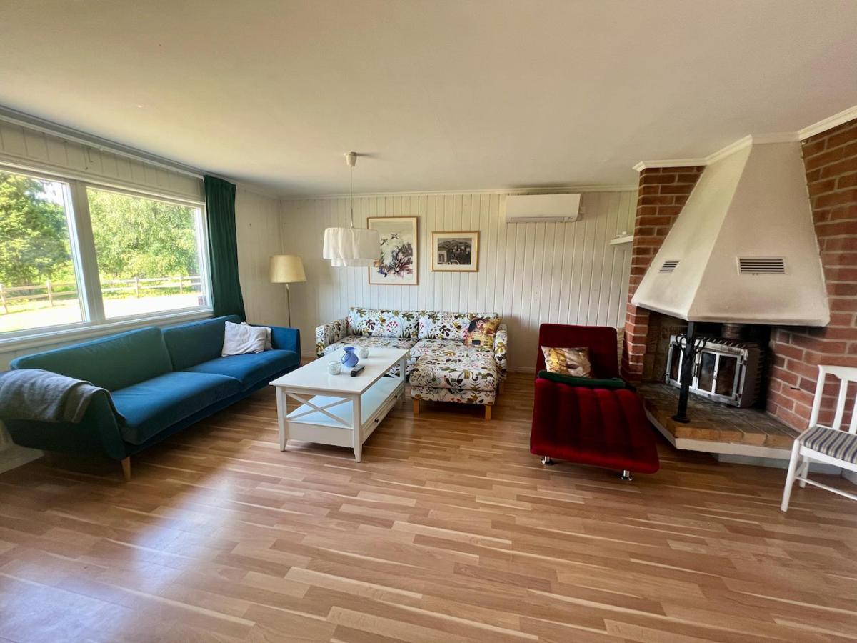 Östhammar Idylliskt Hus Med Sjoeutsikt. 빌라 외부 사진