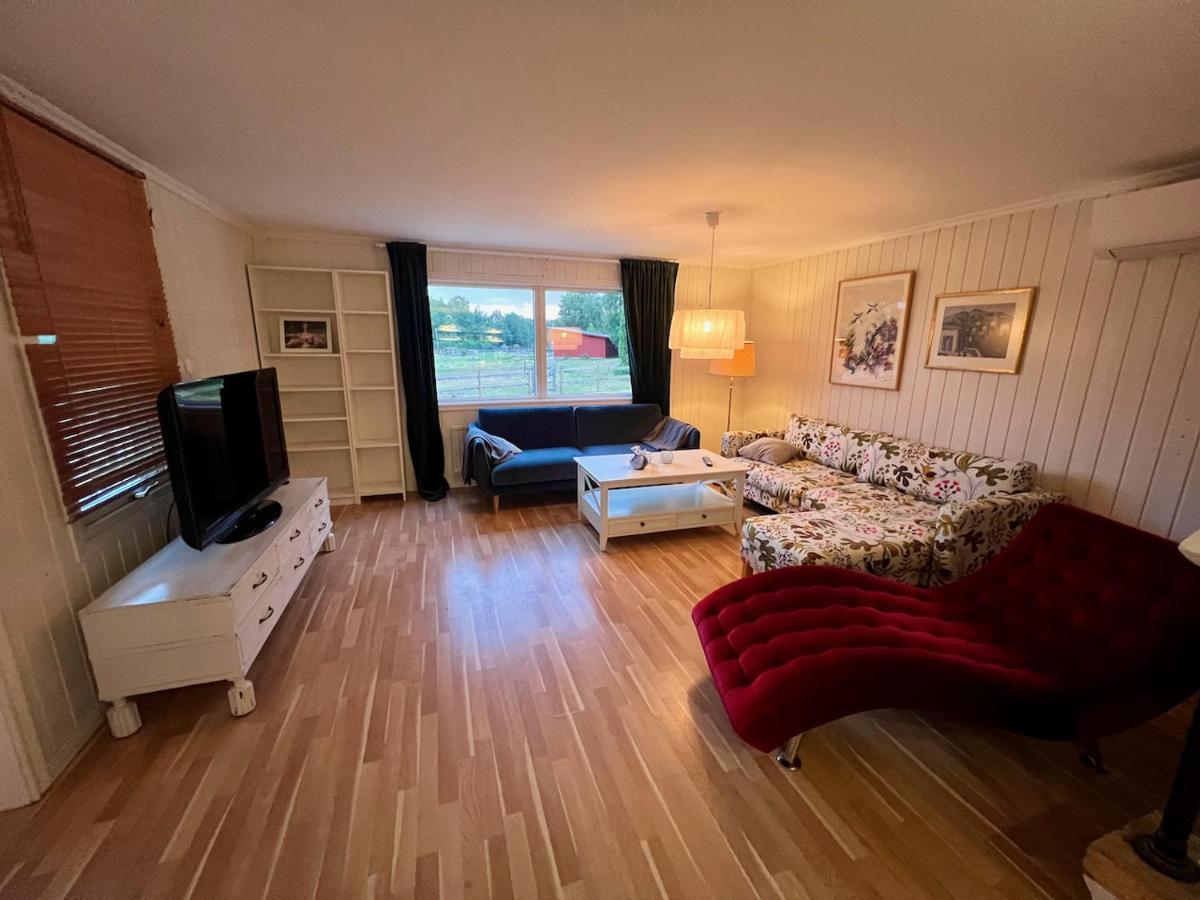 Östhammar Idylliskt Hus Med Sjoeutsikt. 빌라 외부 사진