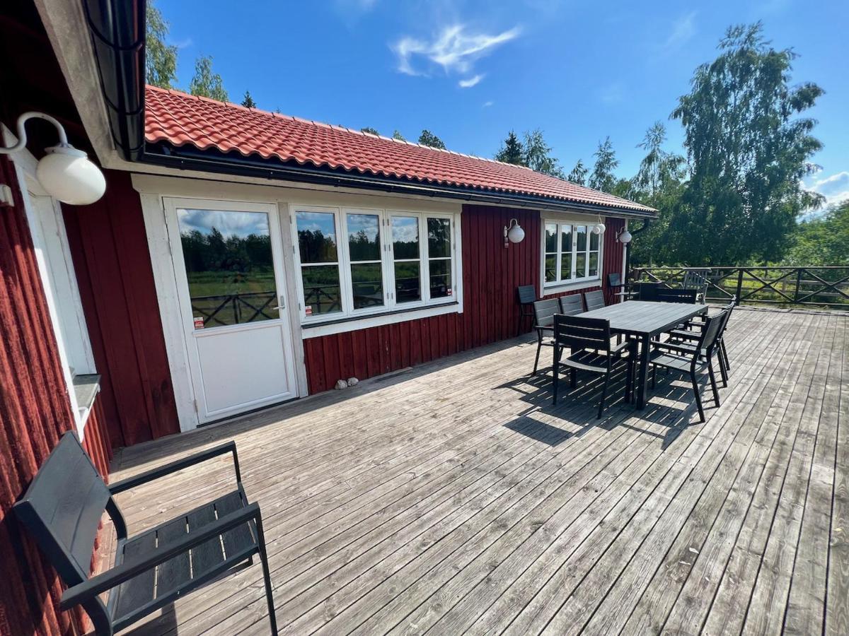 Östhammar Idylliskt Hus Med Sjoeutsikt. 빌라 외부 사진