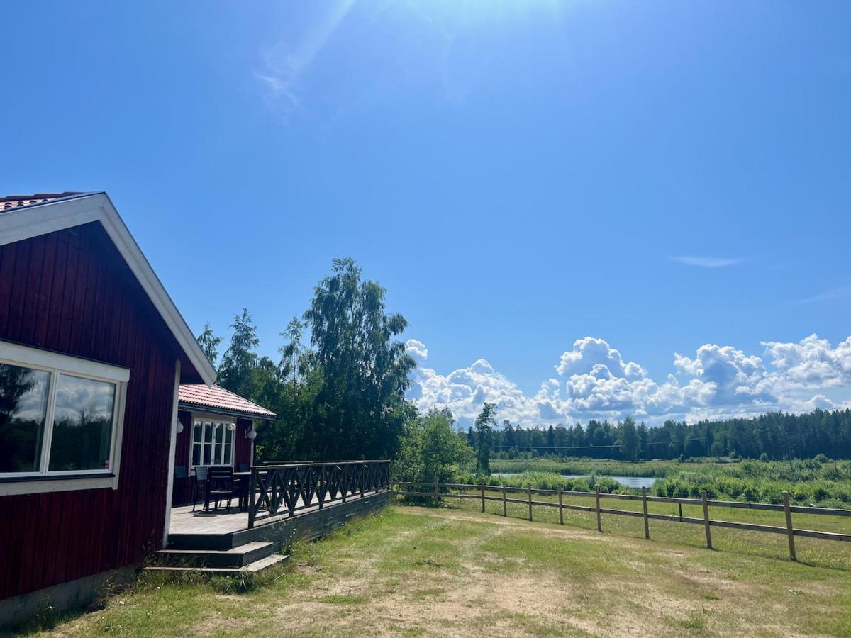 Östhammar Idylliskt Hus Med Sjoeutsikt. 빌라 외부 사진