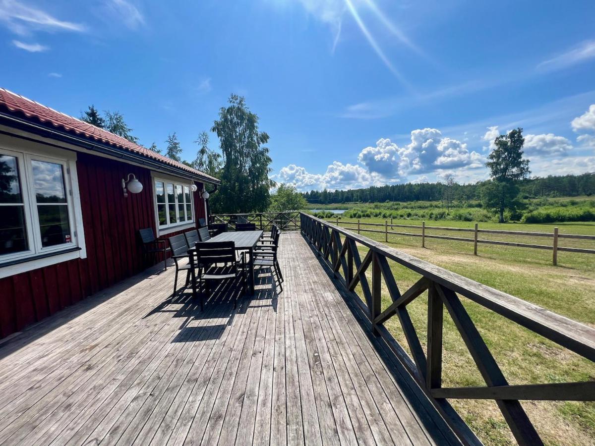 Östhammar Idylliskt Hus Med Sjoeutsikt. 빌라 외부 사진