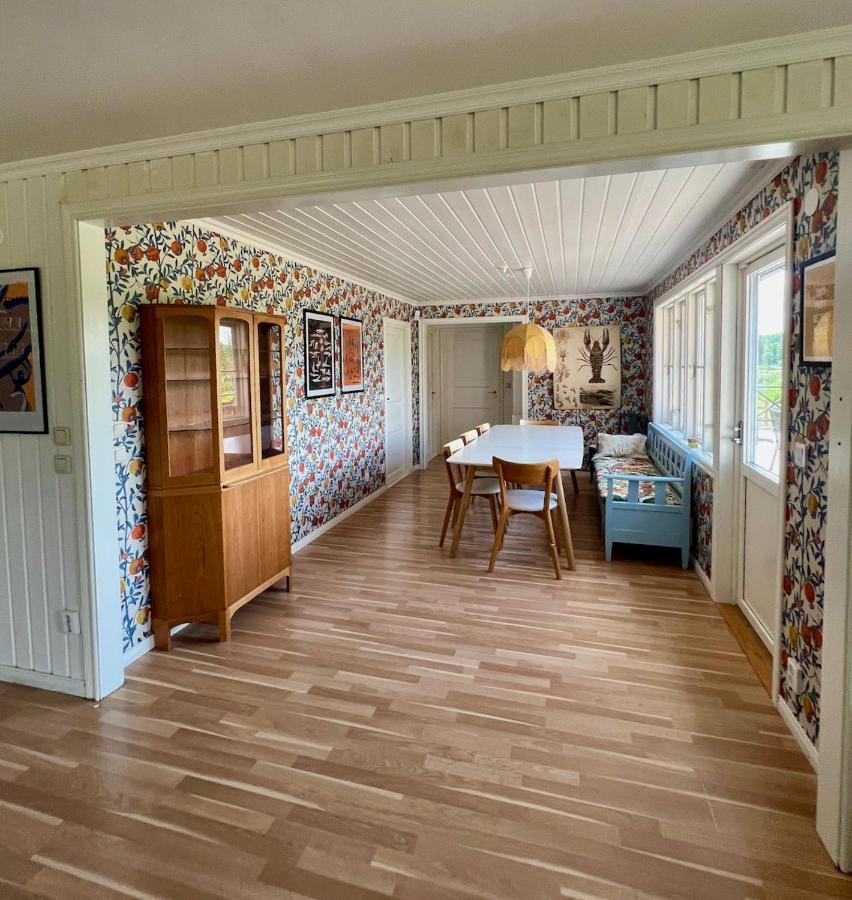 Östhammar Idylliskt Hus Med Sjoeutsikt. 빌라 외부 사진
