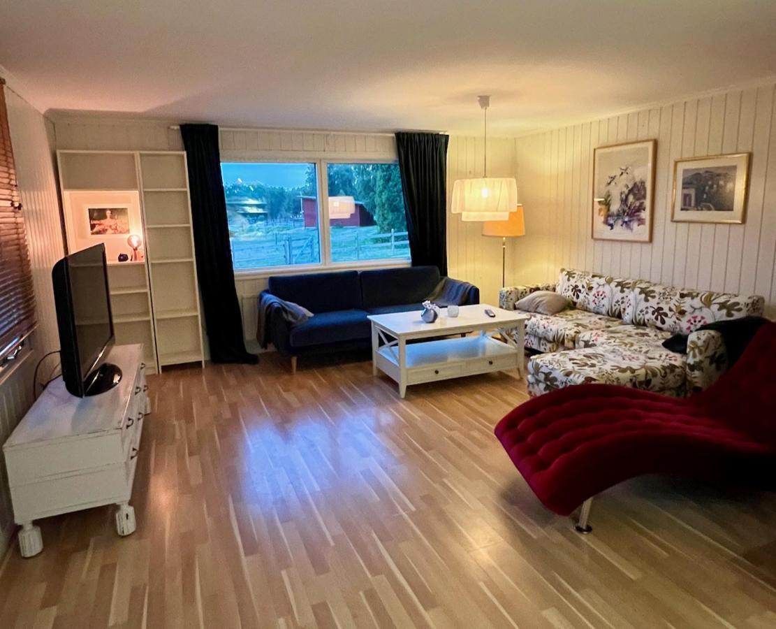Östhammar Idylliskt Hus Med Sjoeutsikt. 빌라 외부 사진