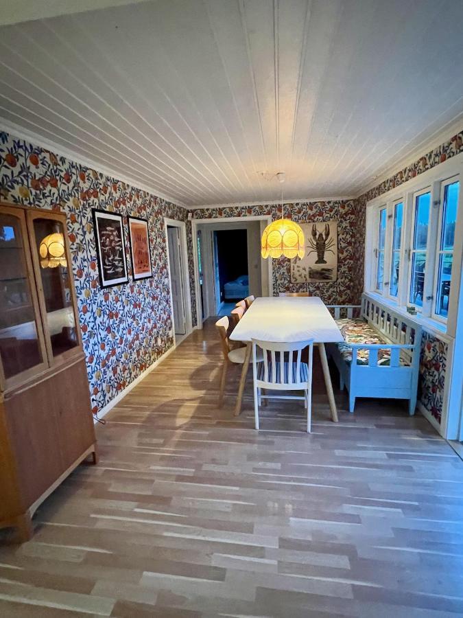 Östhammar Idylliskt Hus Med Sjoeutsikt. 빌라 외부 사진