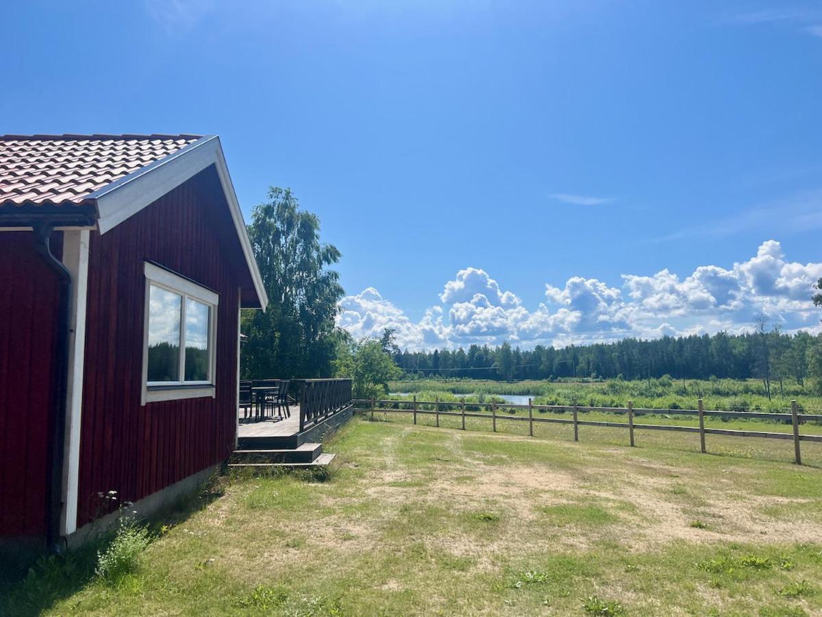 Östhammar Idylliskt Hus Med Sjoeutsikt. 빌라 외부 사진